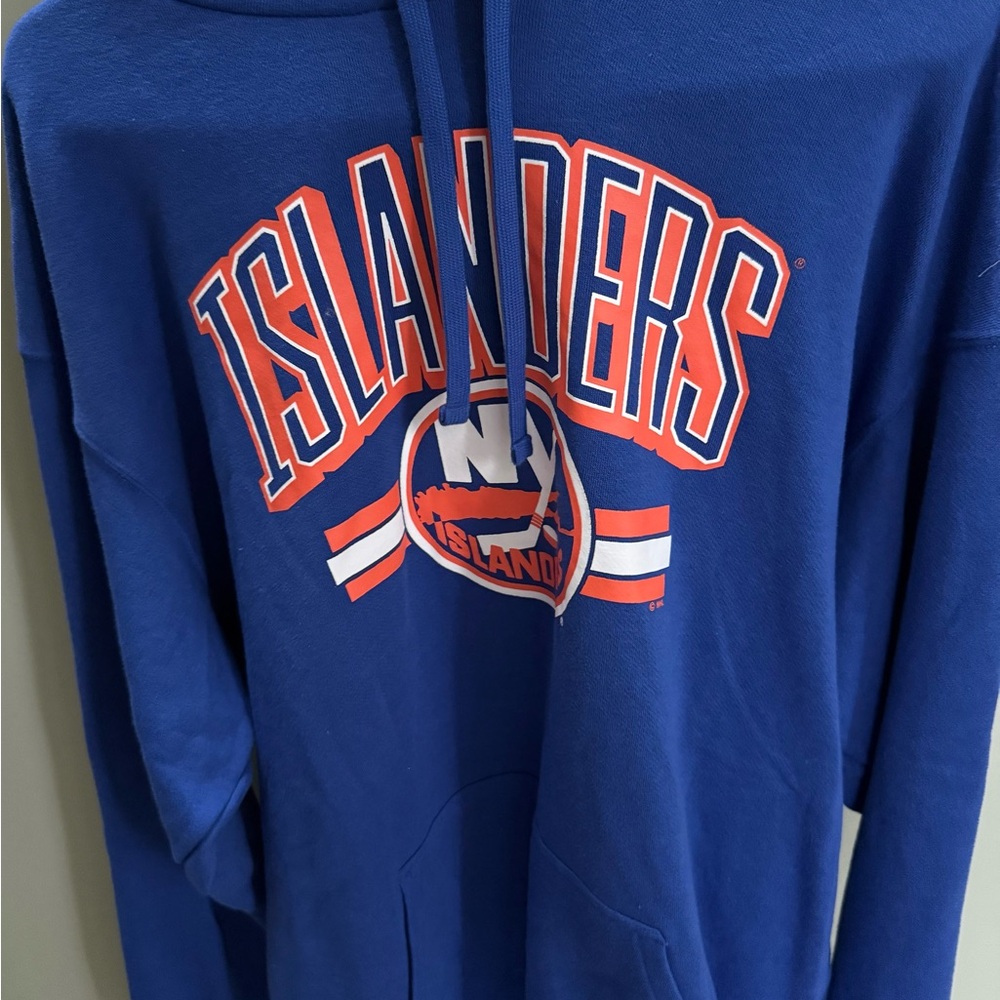 NY Islanders Blue Sweatshirt with Classic Sports Design